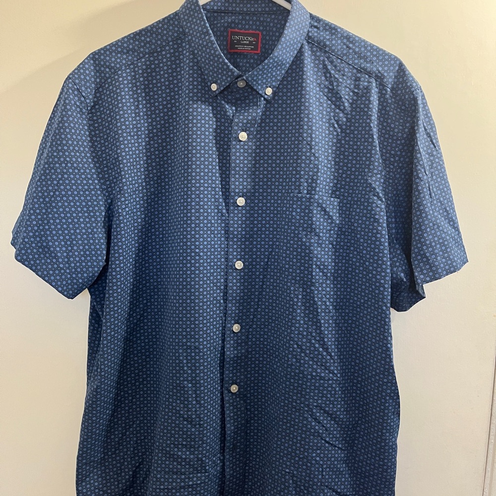 UNTUCKit Men's Navy Blue Short-Sleeve Button-Down Shirt with Micro Dot Print